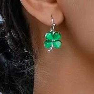 SHAMROCK EARRINGS in Silver